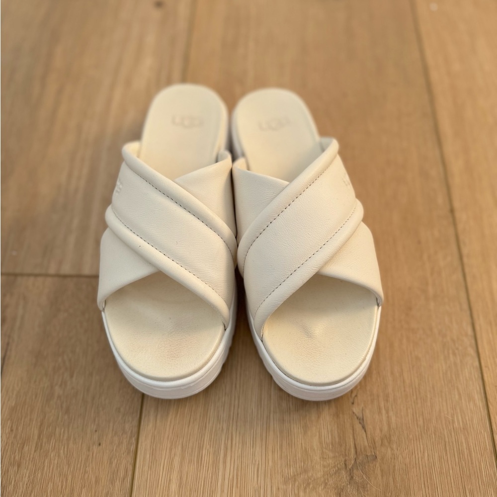 Ugg Zayne Crossband in White Leather Platform Sandal - Picture 10 of 10